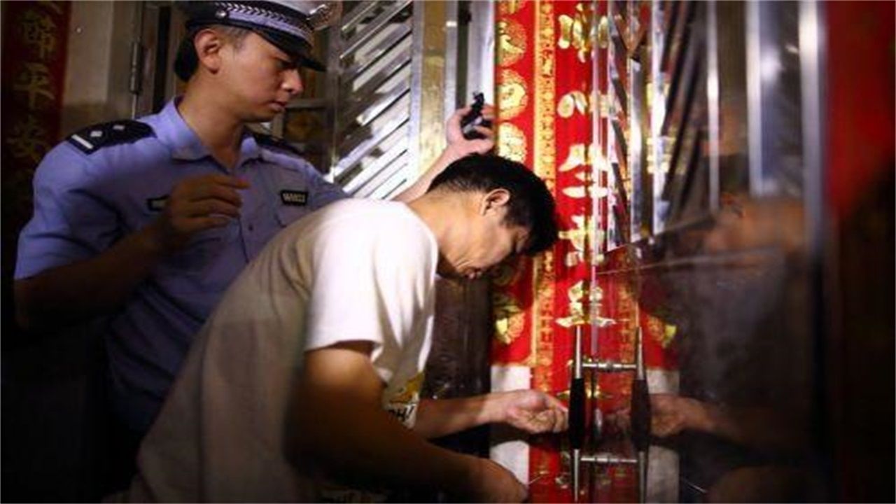 宝鸡请开锁师傅开了锁后，师傅为什么一般都不进门，就算主人请也不进去？